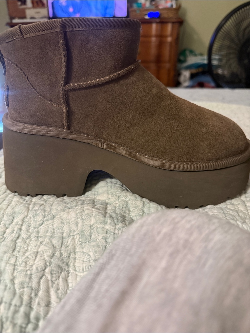 UGG Womans  Short Suede Boots in Brown with Shearling Trim - Picture 5 of 7